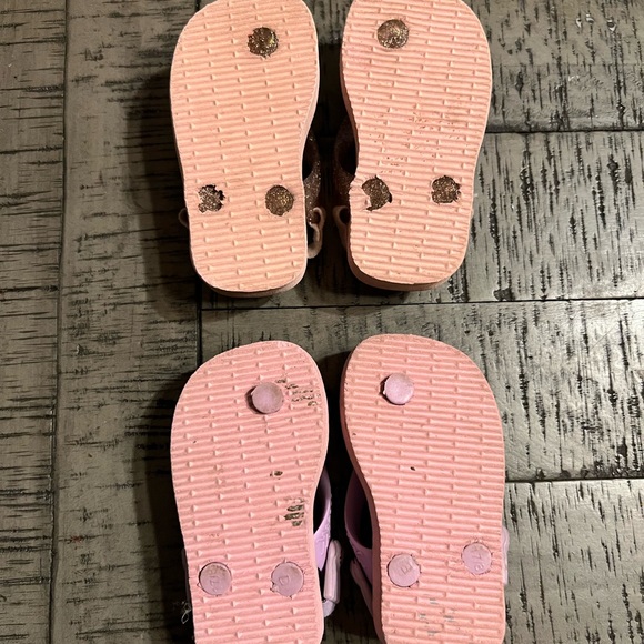 2 pairs or Havaiana pink toddler slippers 4c - Picture 2 of 2